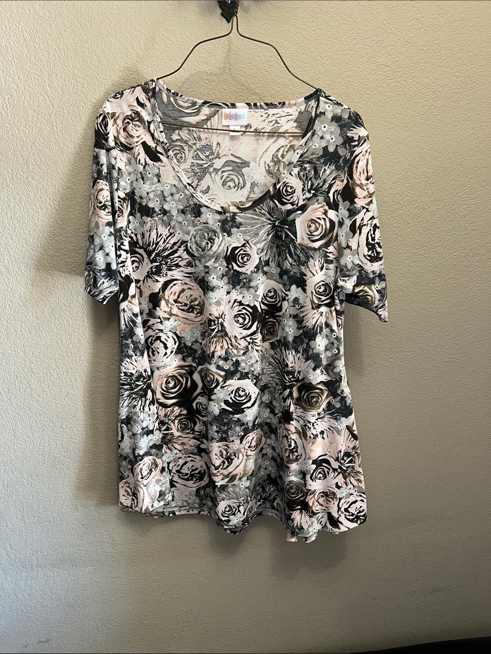 LuLaRoe Pink and Gray Floral Scoop Neck Short Sleeve Top